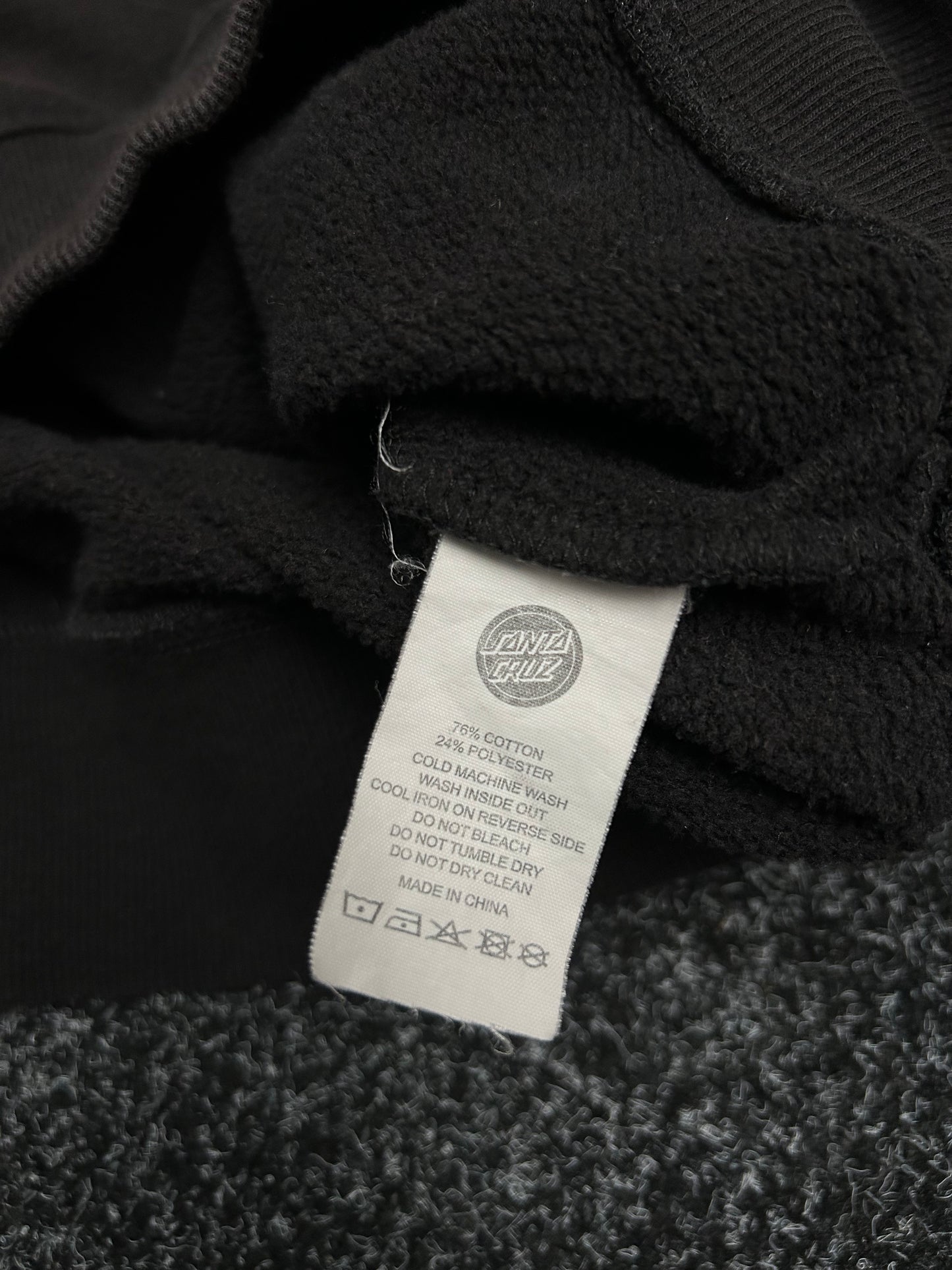 SANTA CRUZ CREWNECK CLASSIC DOT CHEST A bit Faded Black
