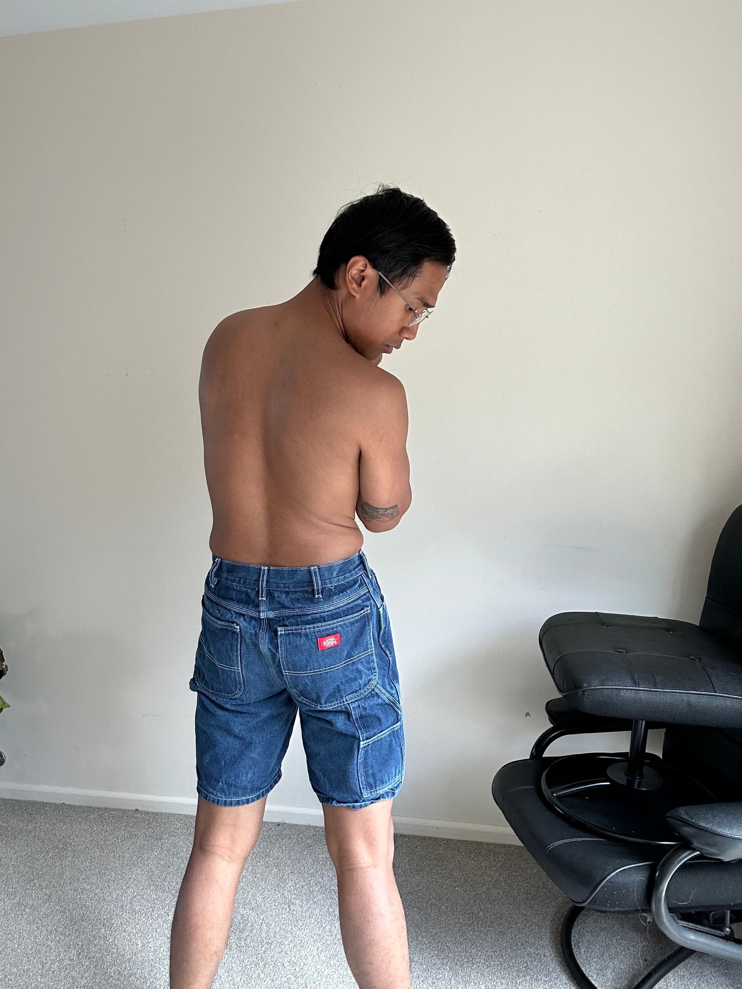 Dickies relaxed-fit denim carpenter shorts in a dark wash blue color size 28 waist