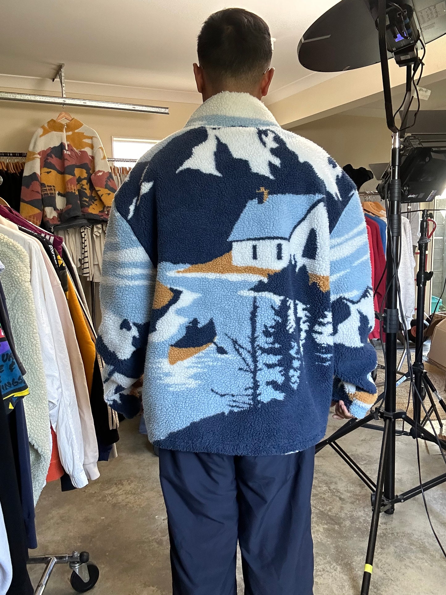 Kith Lakeside Claremont Sherpa Quarter Zip in the Summit colorway, featuring a graphic lakeside scene and a branded quarter-zip closure XL Blue