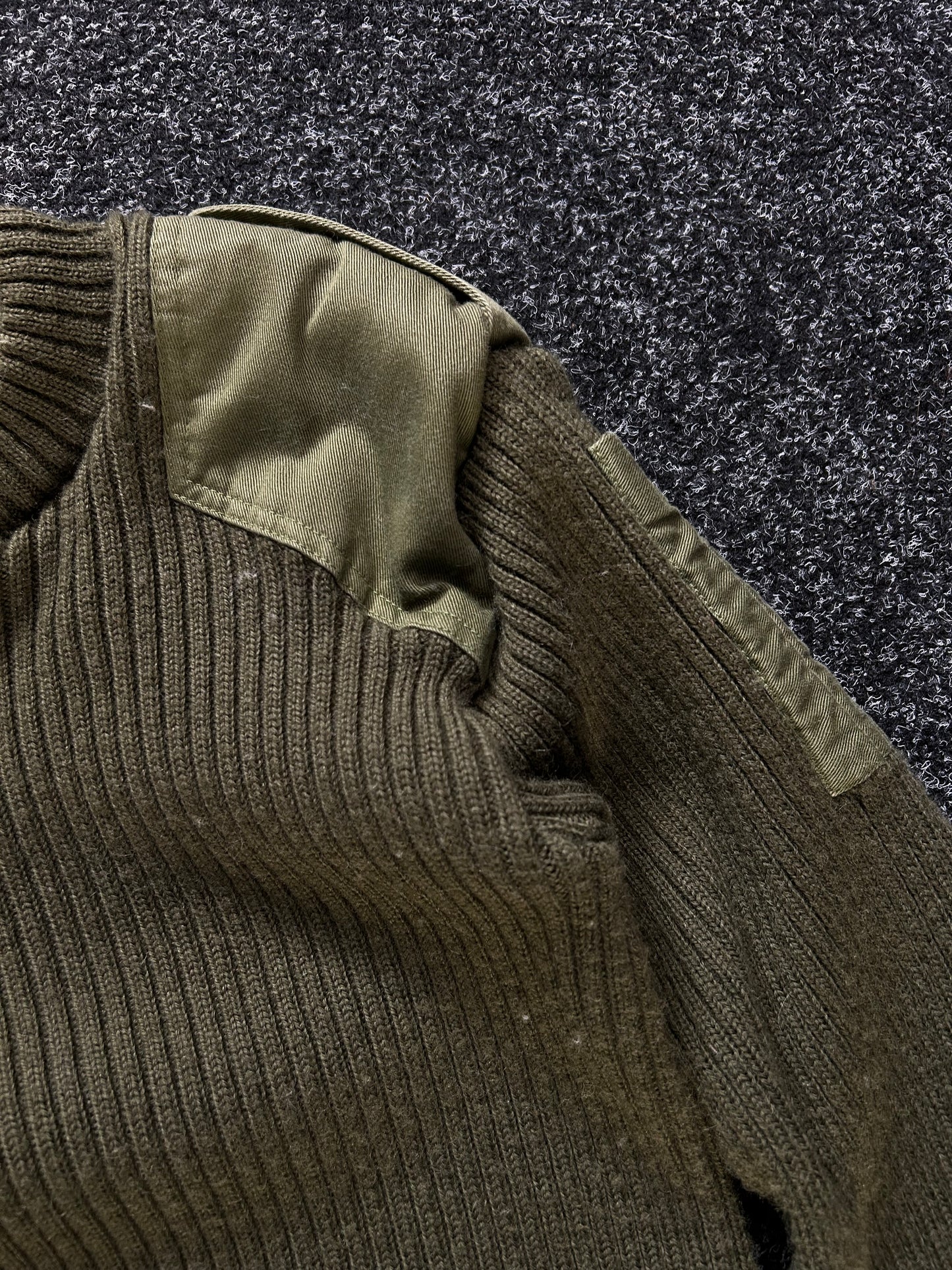 Jersey Mans Heavy Olive Round Small Knitted Wool