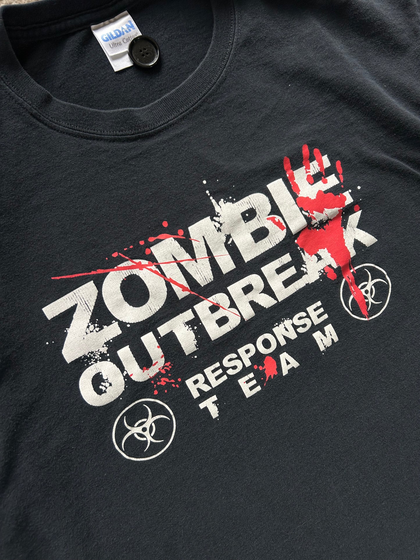 Zombie Outbreak Tee Large Gildan Tag Black