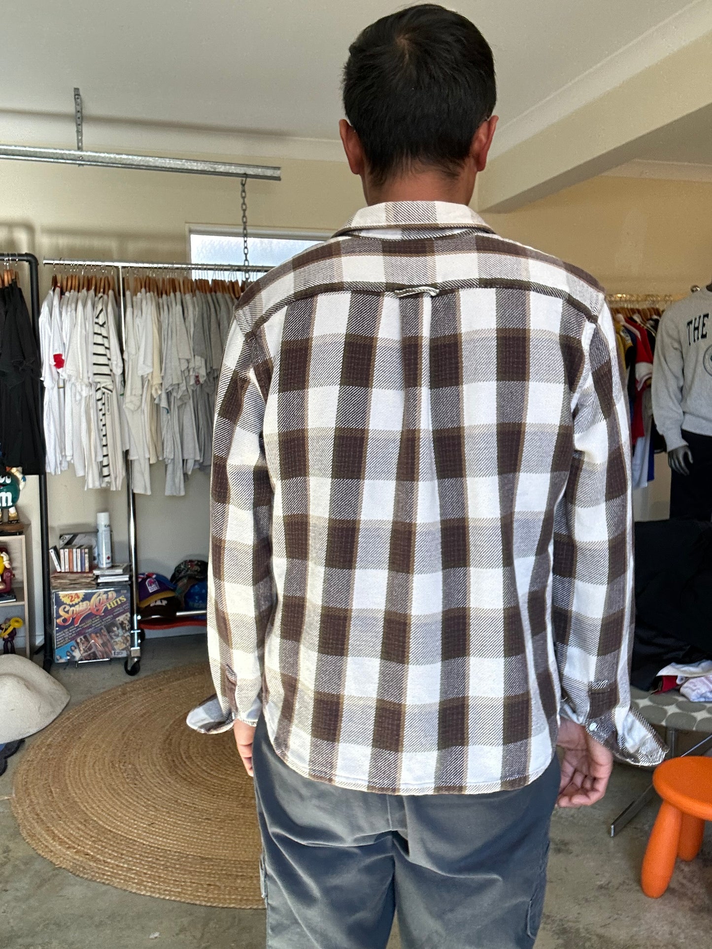 Levi's men's black and white plaid flannel long-sleeve button-up shirt, styled as a worker overshirt Medium Brown