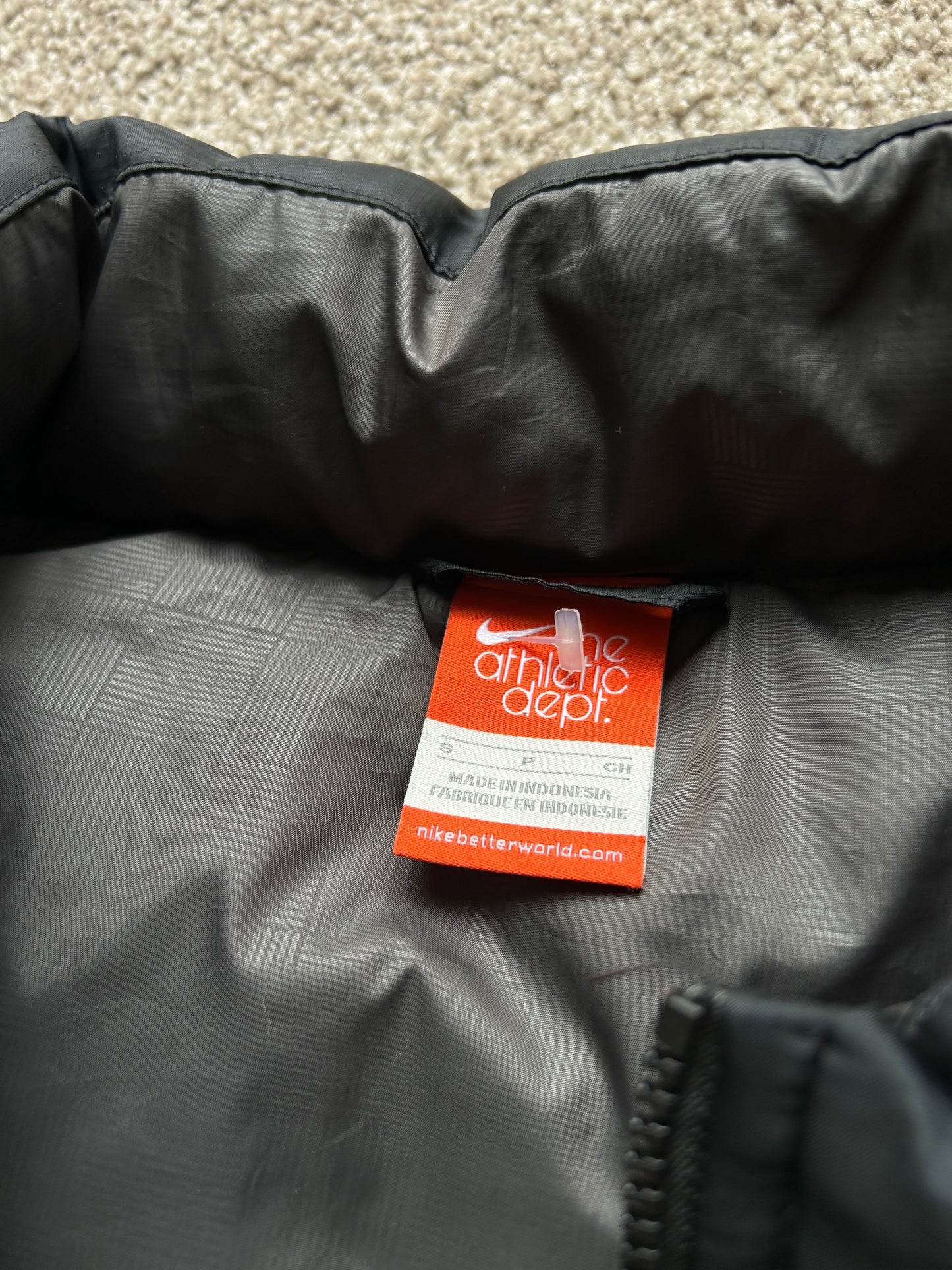 Nike Duck Down Puffer Vest Small Orange Tag Black