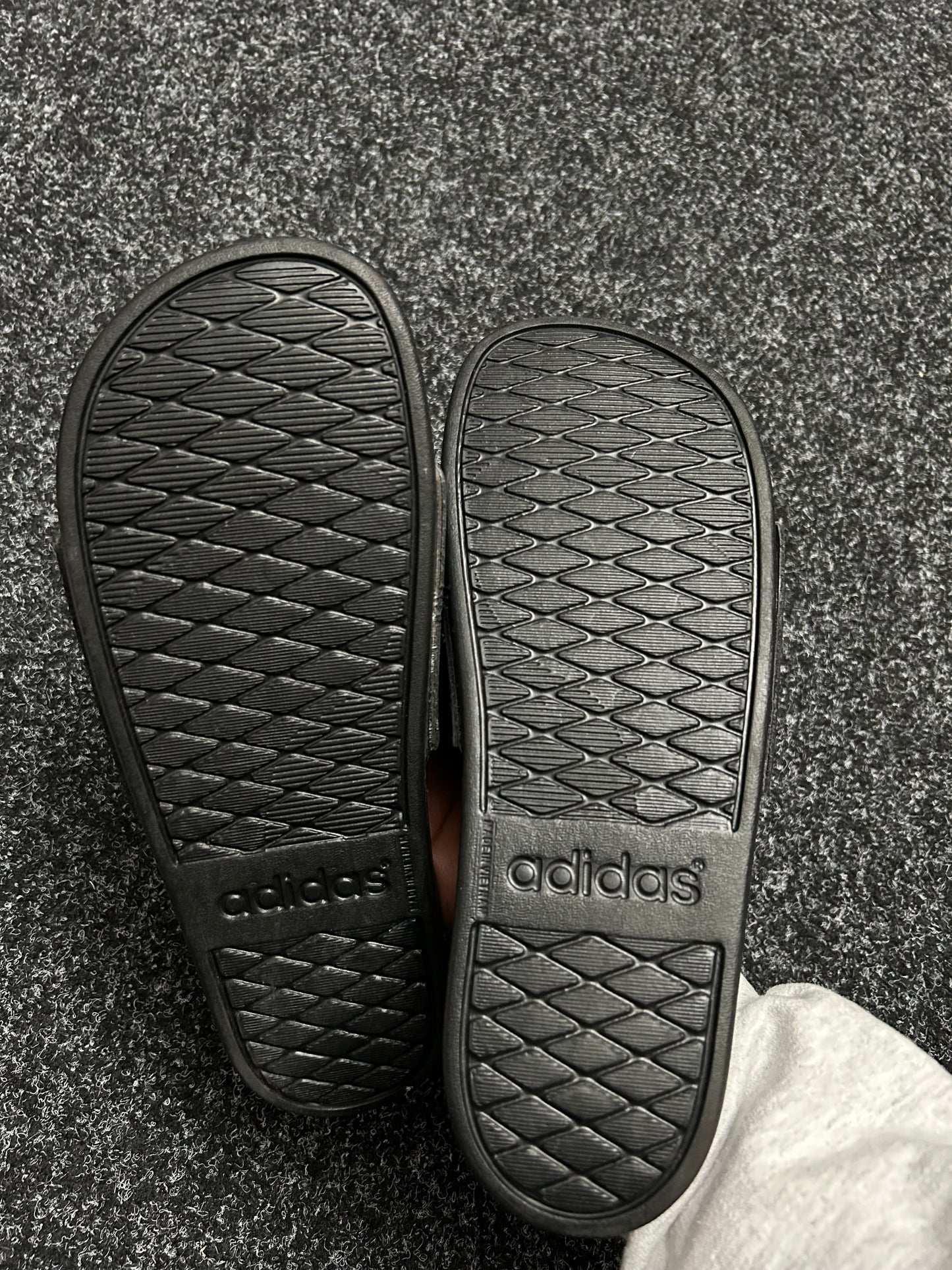 ADILETTE COMFORT SLIDES size 9