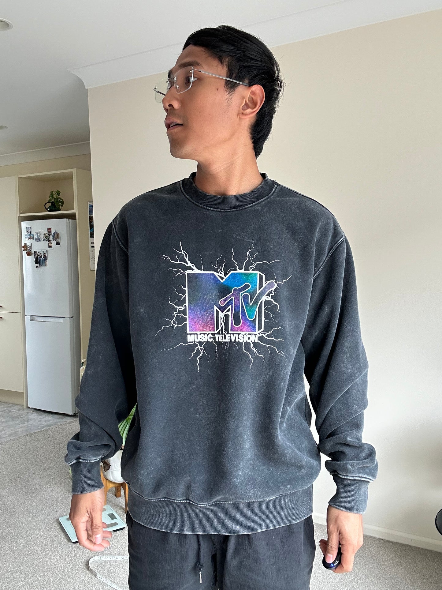 men's MTV Logo Lightning Metal Graphic Fleece Sweatshirt Black Medium