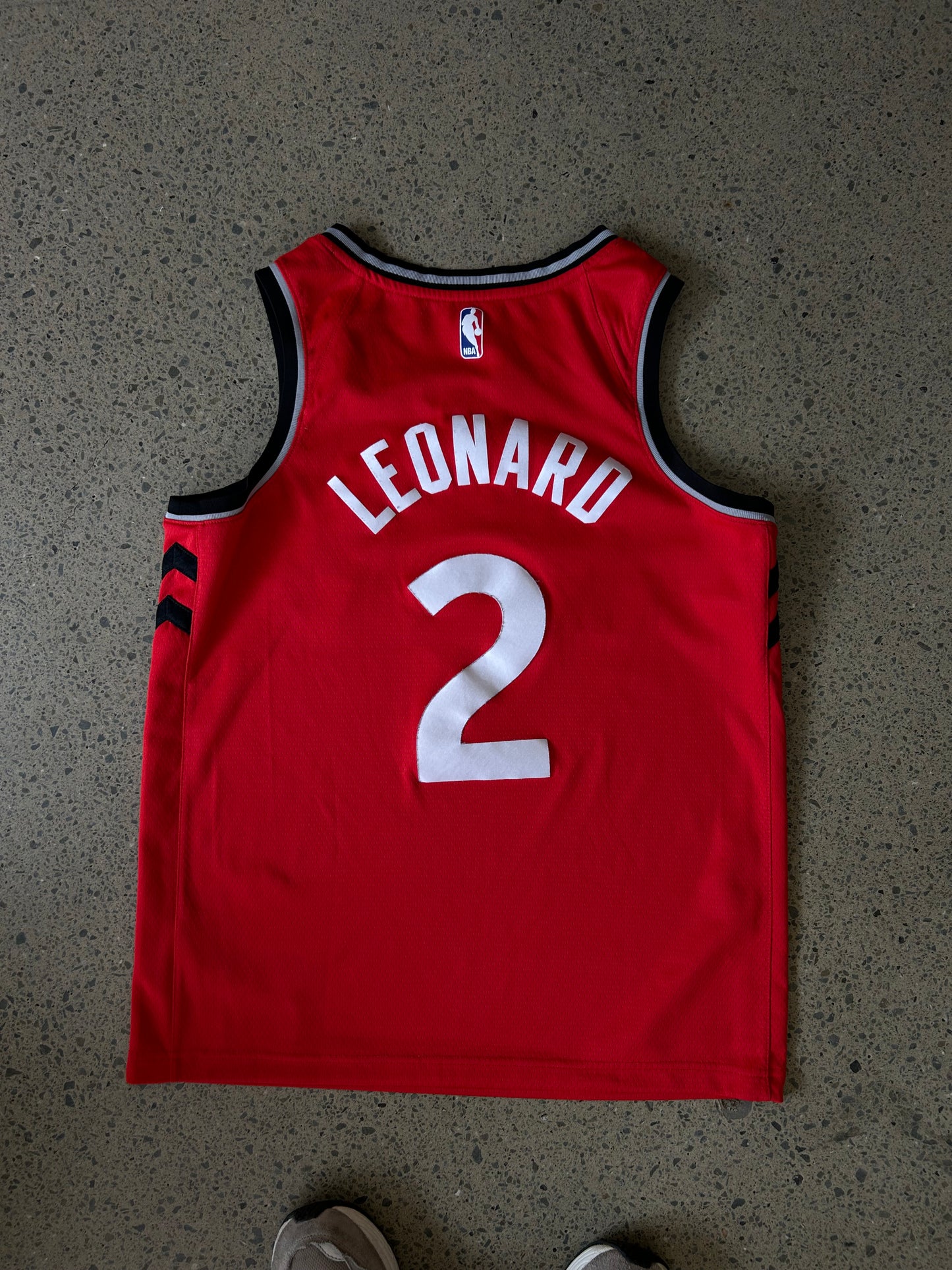 Nike Toronto Raptors Kawhi Leonard Icon Edition Swingman jersey from his 2018–2019 championship season Large