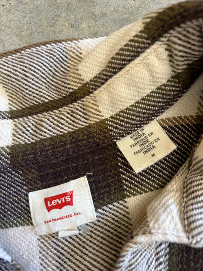Levi's men's black and white plaid flannel long-sleeve button-up shirt, styled as a worker overshirt Medium Brown