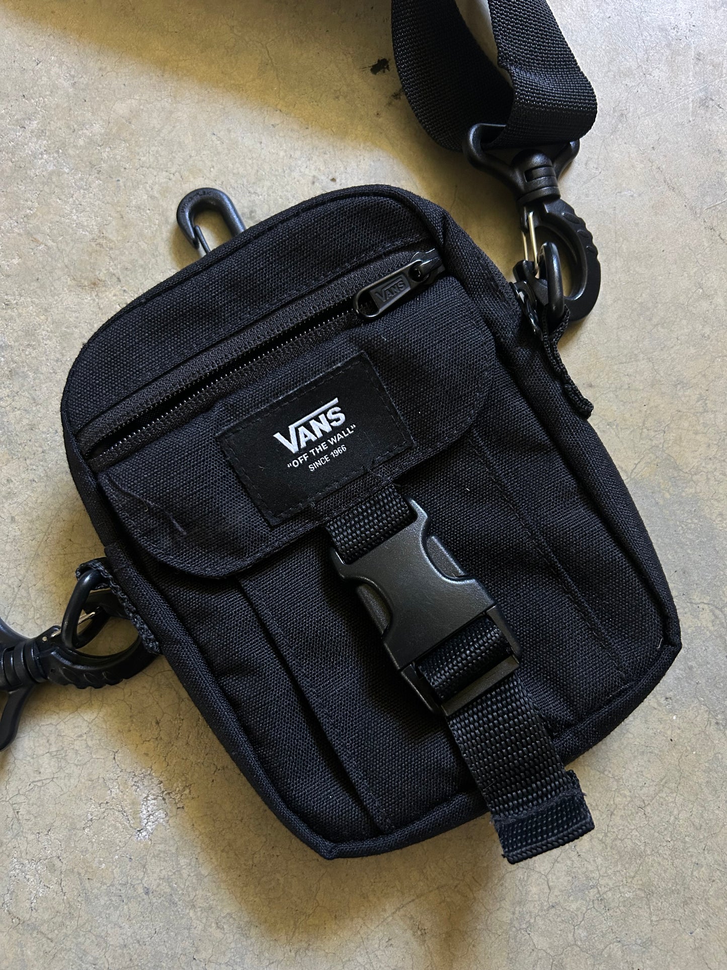 Vans New Varsity Shoulder Bag, specifically the version constructed with durable Cordura®