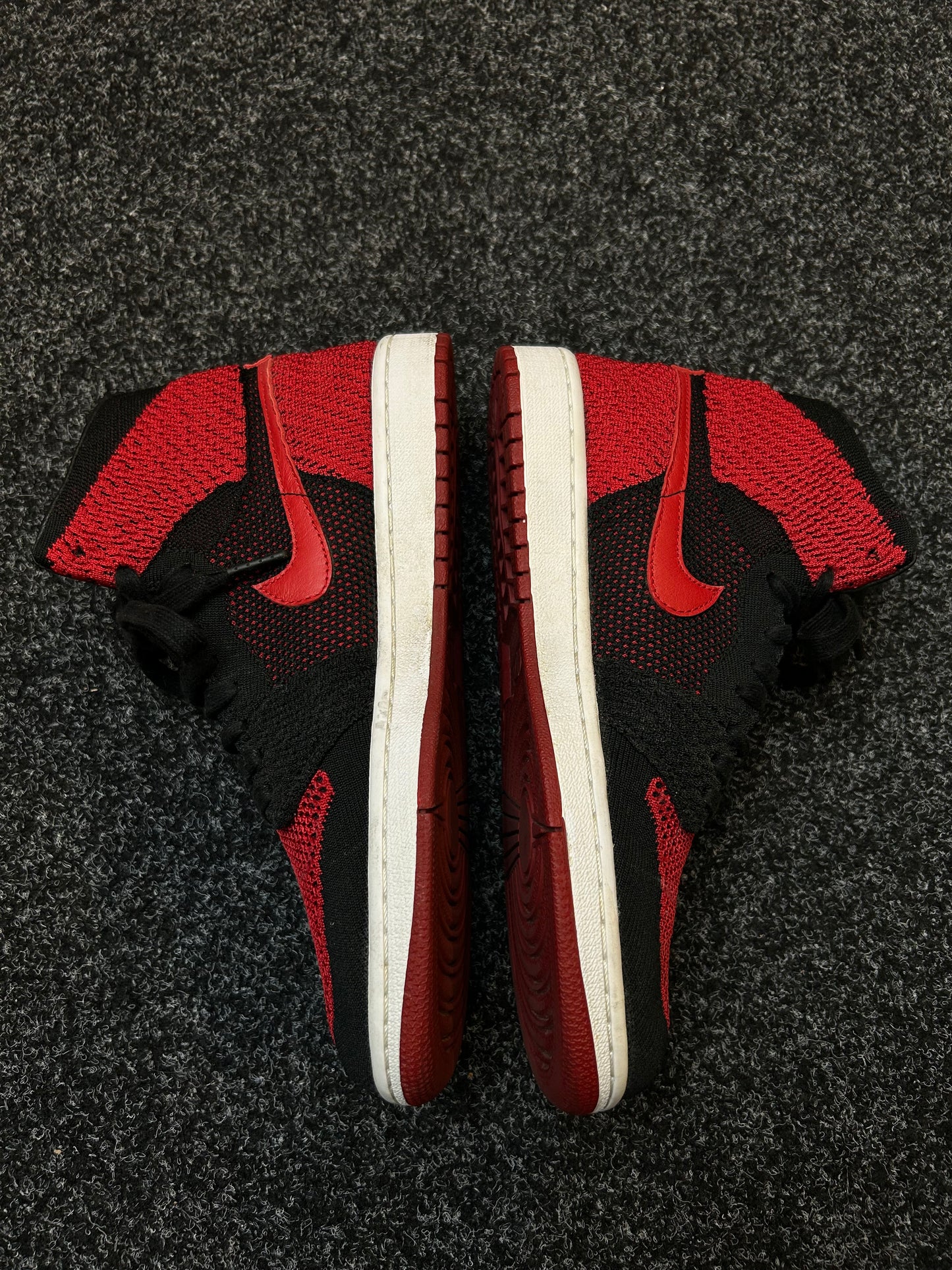 AIR JORDAN I FLYKNIT
BANNED size 9