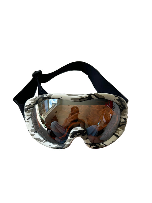 Adults Freerider Snow Goggles with a white camo frame