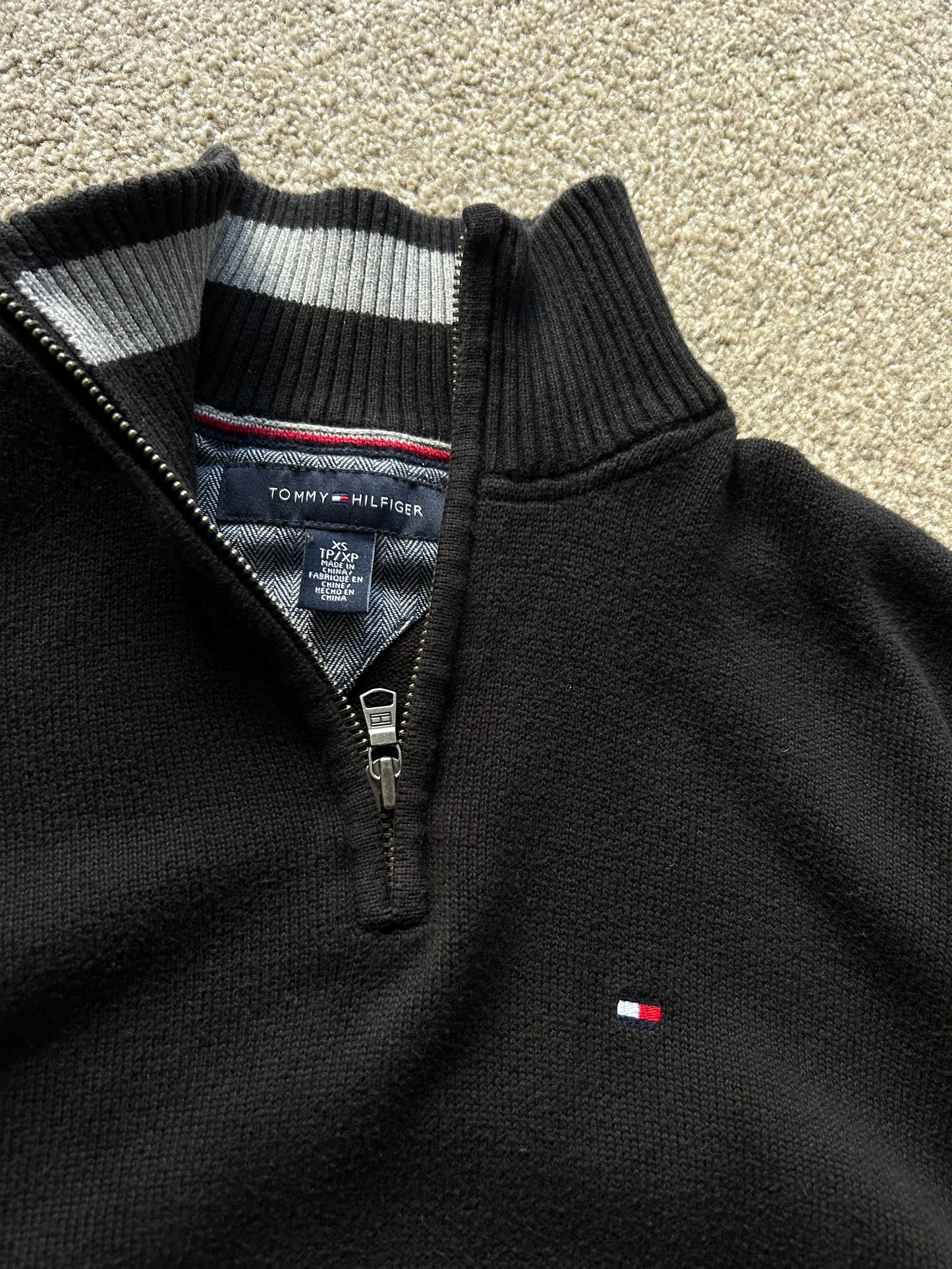 TOMMY HILFIGER 
HALF-ZIP MOCK TURTLENECK JUMPER Black Medium
