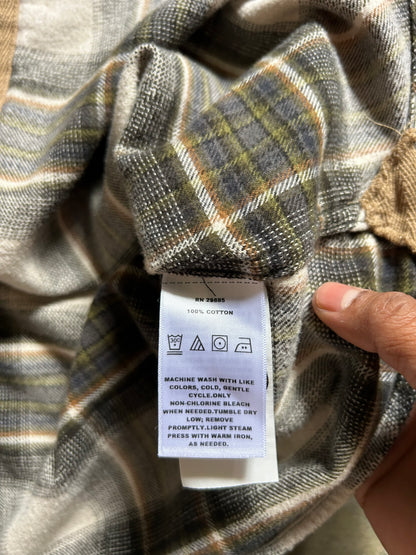 Pendleton plaid flannel shirt featuring two front chest pockets. Large Green