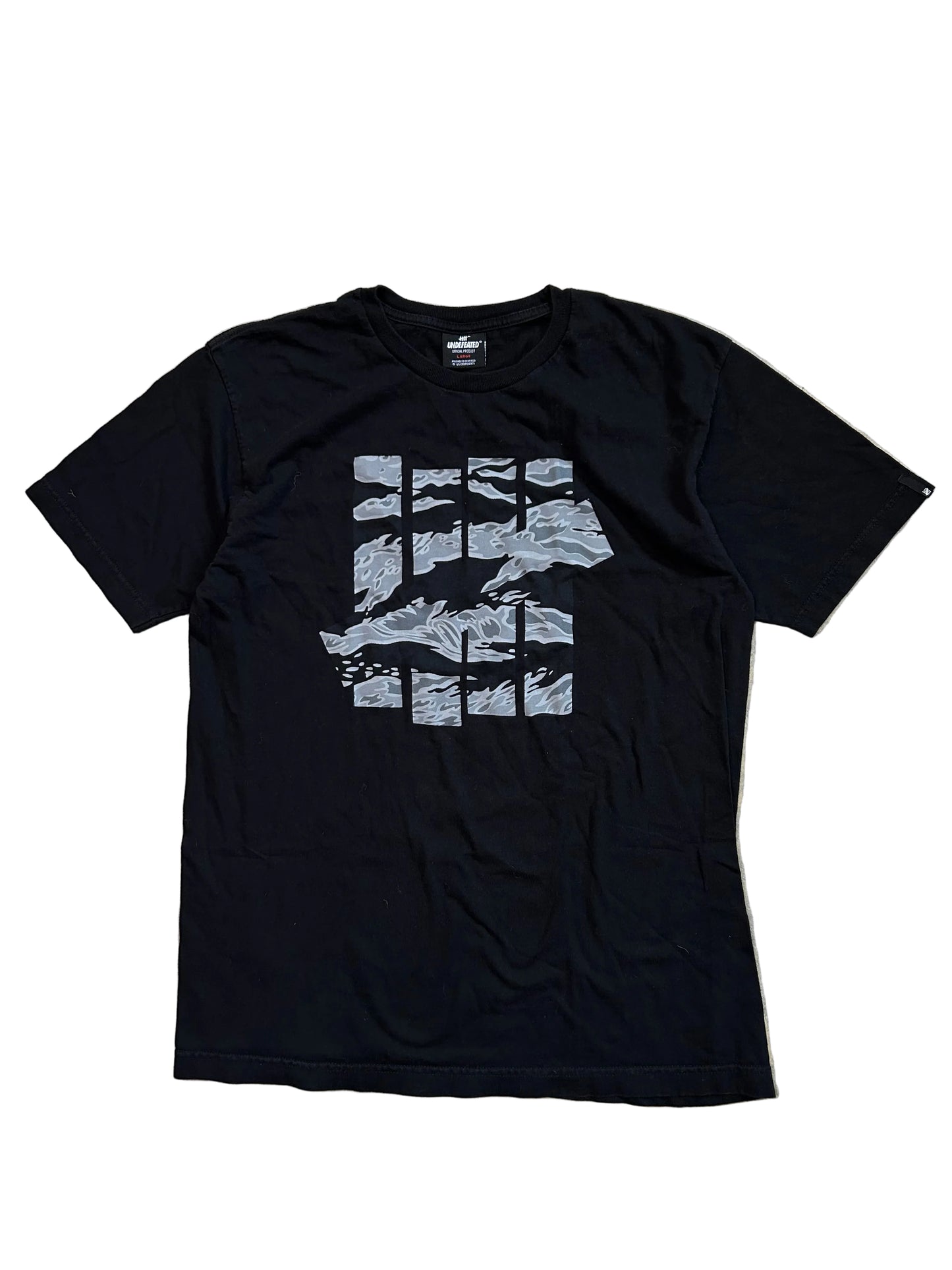 Undefeated and features their iconic five-strike logo filled with a grey camouflage pattern Black Large