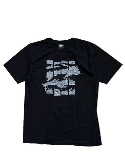 Undefeated and features their iconic five-strike logo filled with a grey camouflage pattern Black Large