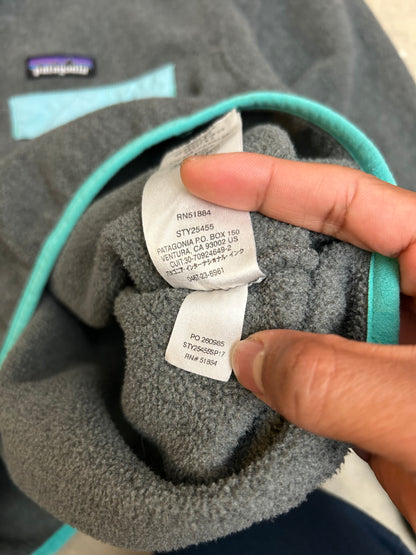 Patagonia Lightweight Synchilla Snap-T Fleece Pullover in dark gray with teal accents Small
