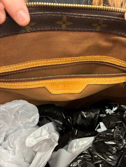 Vintage Louis Vuitton Cabas Mezzo tote bag made of Monogram canvas with natural cowhide leather trim