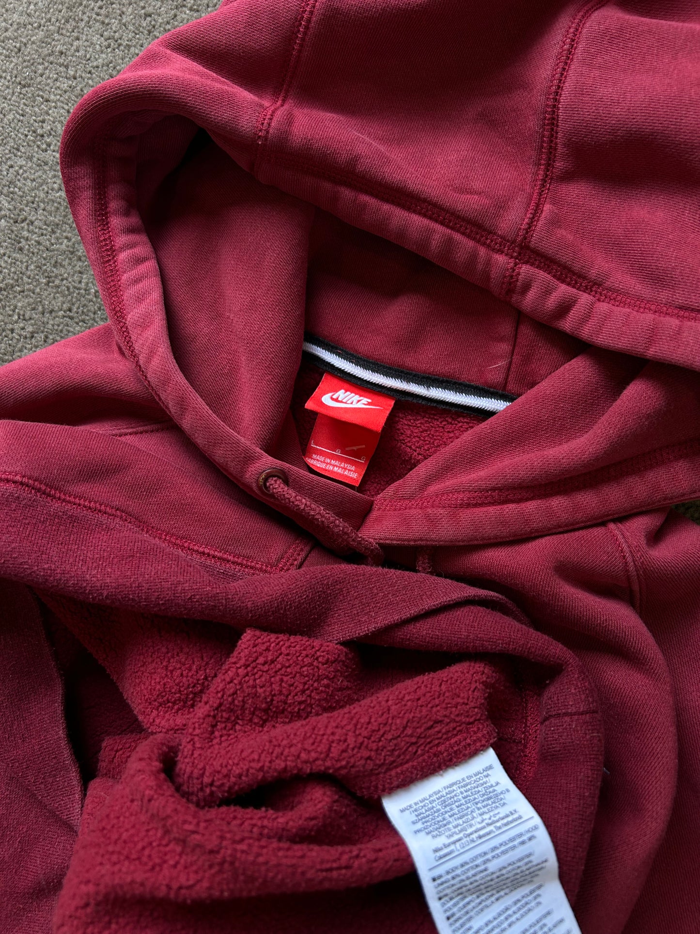 Nike Club fleece hoodie features a rich burgundy color and a classic pullover design with a front kangaroo pocket Large