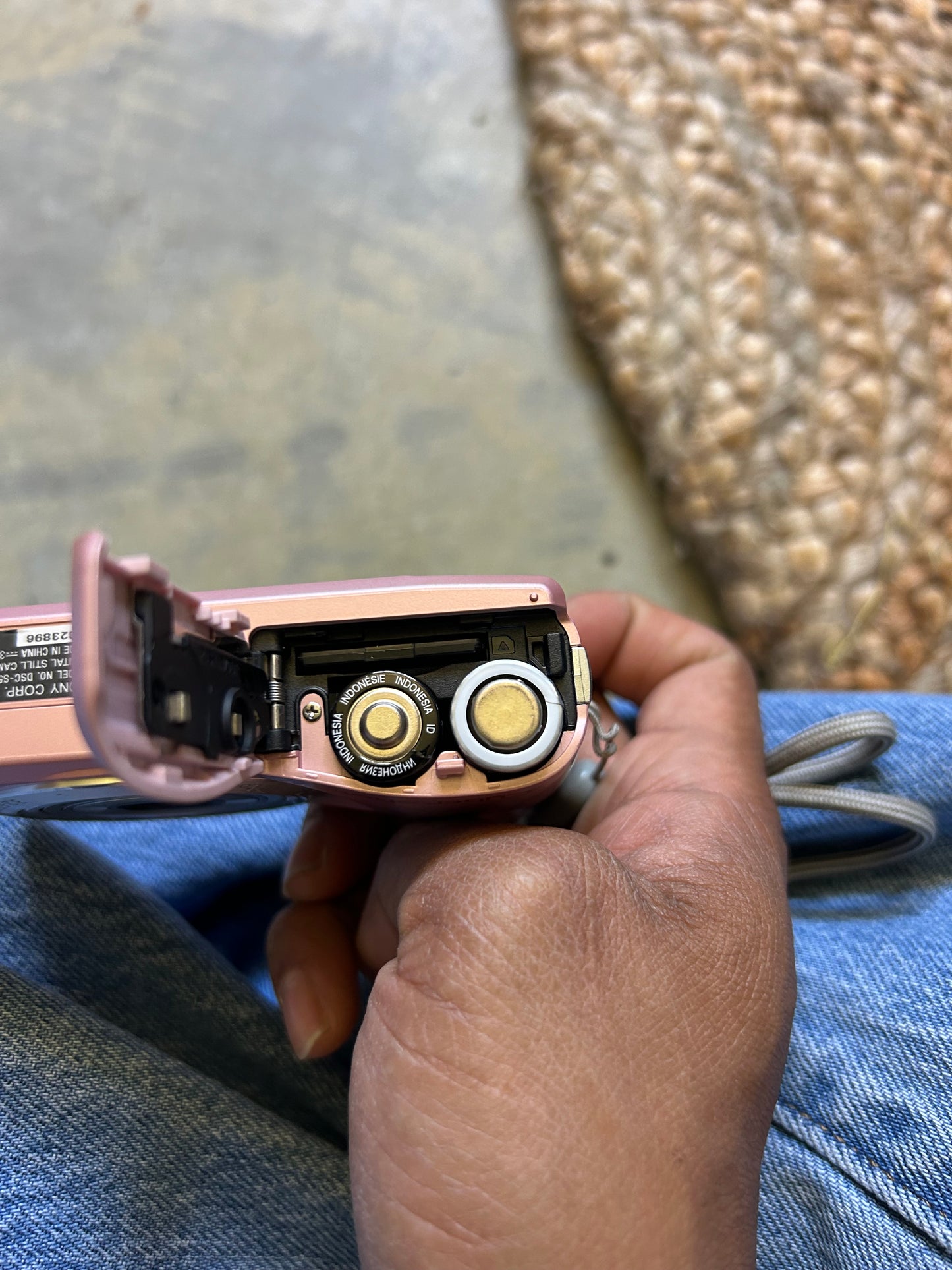 Sony Cyber-shot DSC-S5000 digital camera Pink