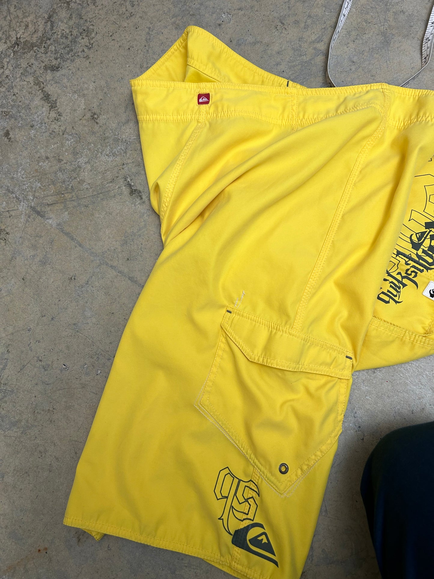 yellow Quiksilver men's boardshorts y2K size 36