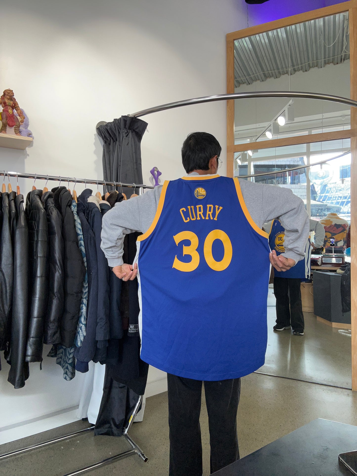 Adidas NBA Swingman jersey featuring the Golden State Warriors team logo and player number 30 for Stephen Curry 2XL