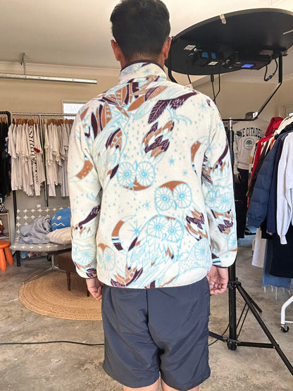 Patagonia Men's Lightweight Synchilla Snap-T Fleece Pullover in the Harvest Moon Owl Feathers pattern Small