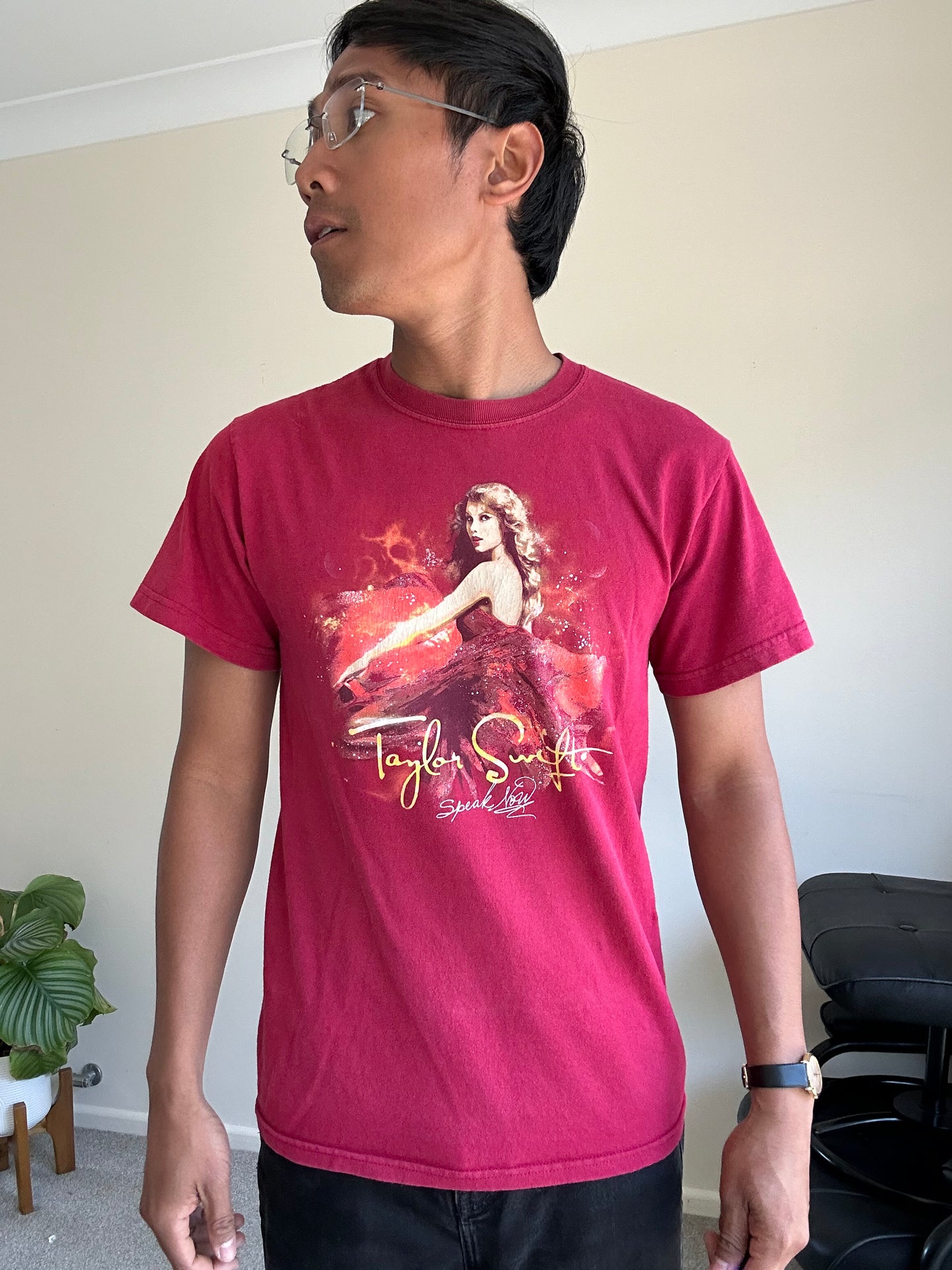 Taylor Swift Speak Now tour t-shirt printed on a Gildan brand shirt Small Red