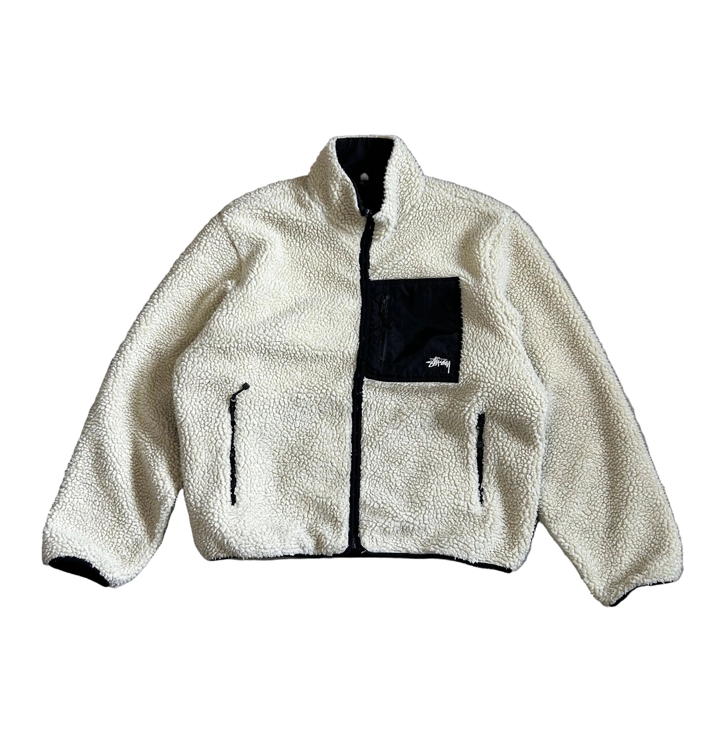 Stüssy 8 Ball Reversible Sherpa Fleece Jacket is a cozy and stylish outerwear piece known for its reversible design and bold 8-ball graphics on the back XL