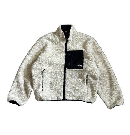 Stüssy 8 Ball Reversible Sherpa Fleece Jacket is a cozy and stylish outerwear piece known for its reversible design and bold 8-ball graphics on the back XL