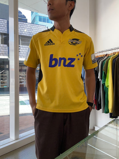 yellow Adidas Wellington Hurricanes Super Rugby home jersey, featuring the "bnz" sponsor logo and Super Rugby branding on the sleeves 2012 Small