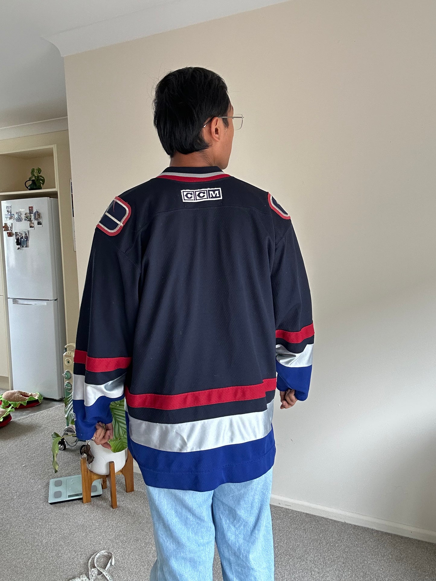 vintage Vancouver Canucks CCM hockey jersey Large Navy Blue