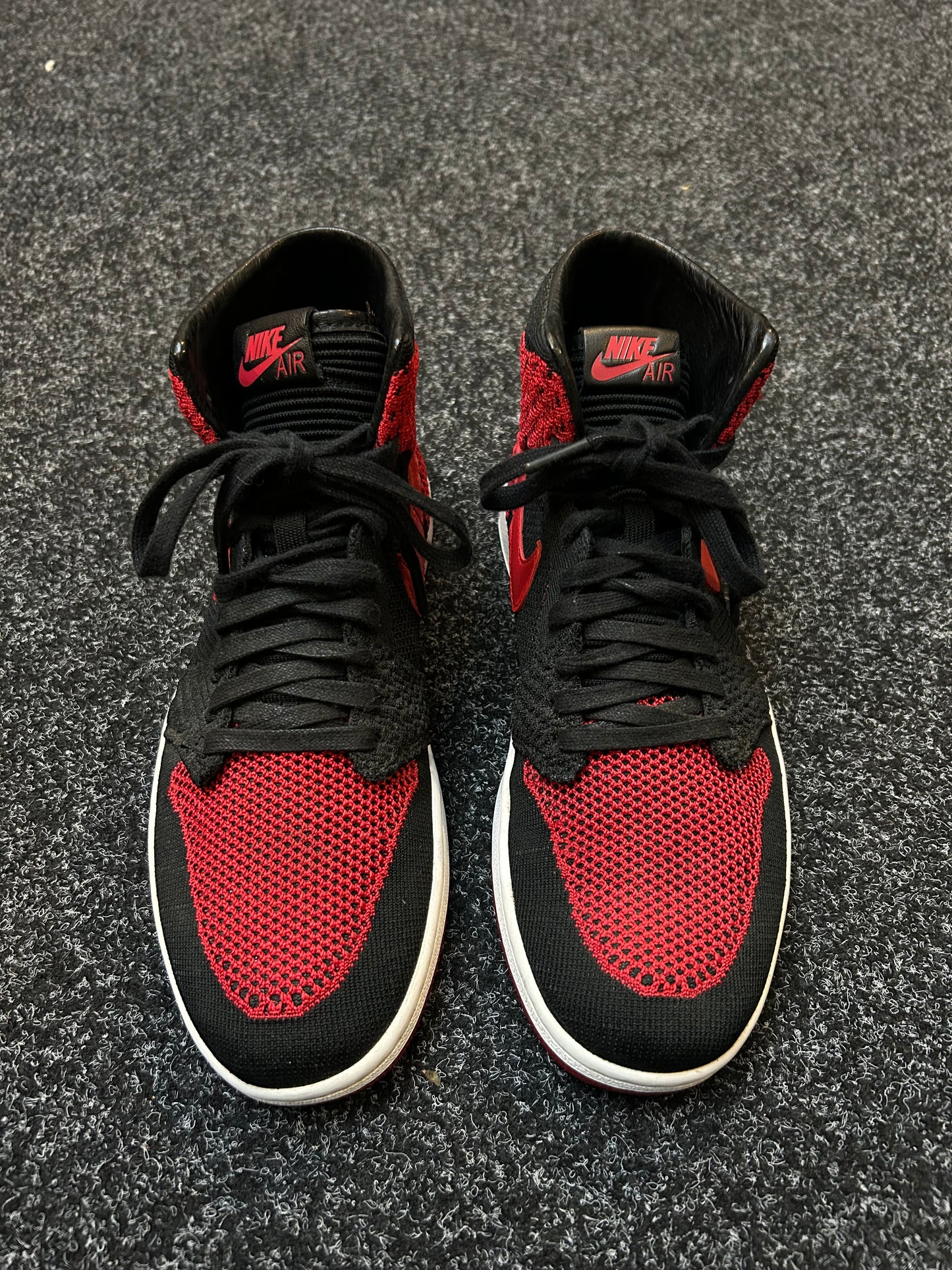 AIR JORDAN I FLYKNIT
BANNED size 9