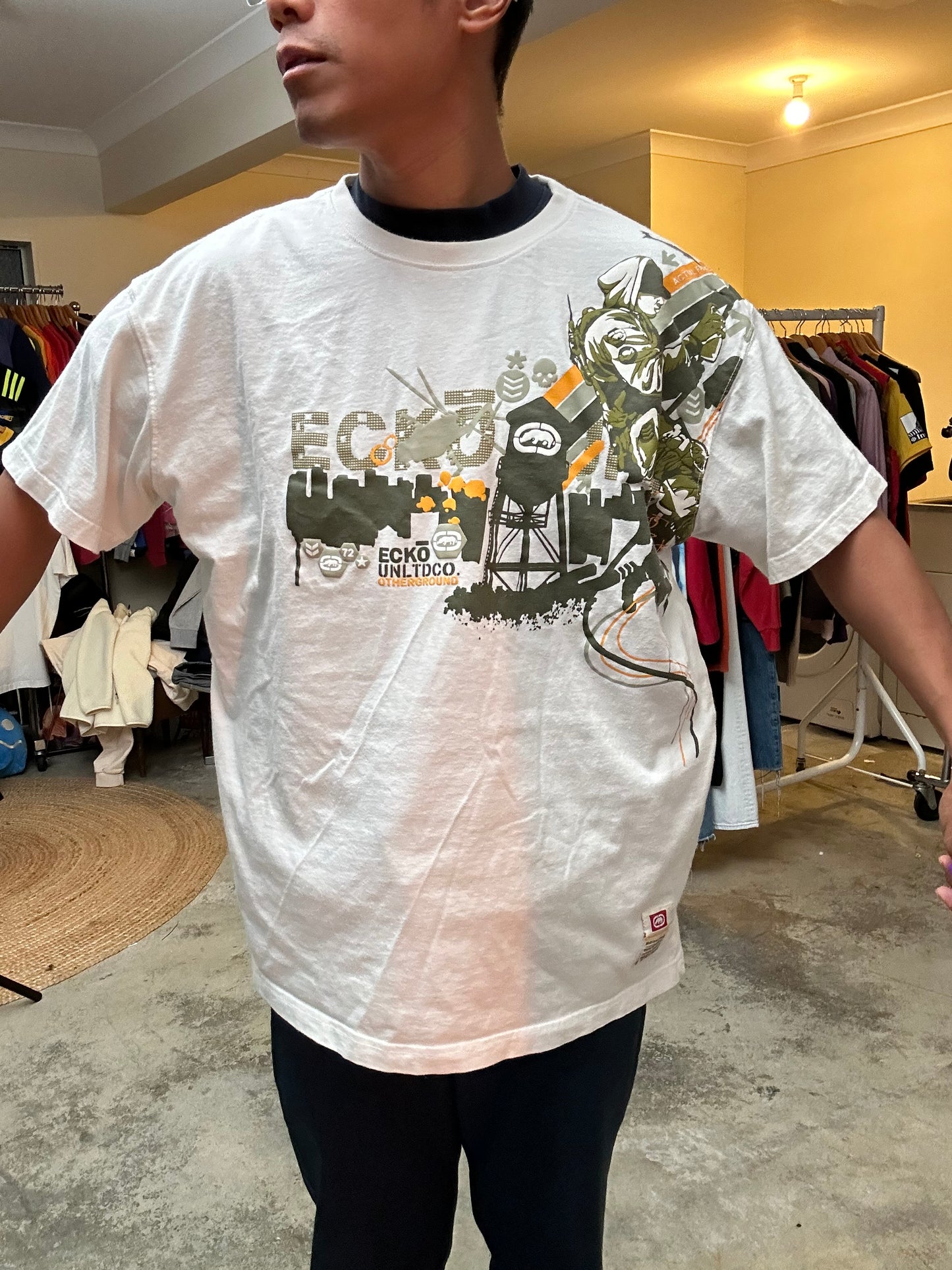 white Ecko Unltd. graphic t-shirt featuring a graffiti-style design 2XL