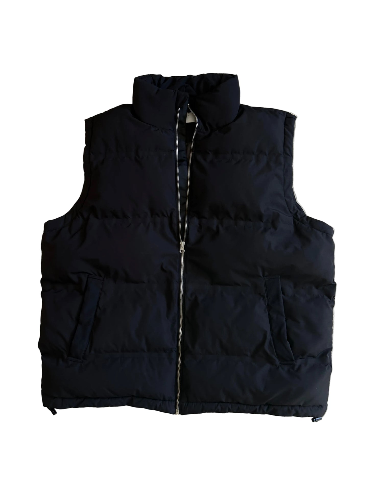 black puffer gilet resembles the Men's Regular Fit Water-repellent puffer vest from Absent XL