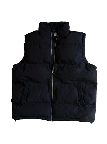 black puffer gilet resembles the Men's Regular Fit Water-repellent puffer vest from Absent XL
