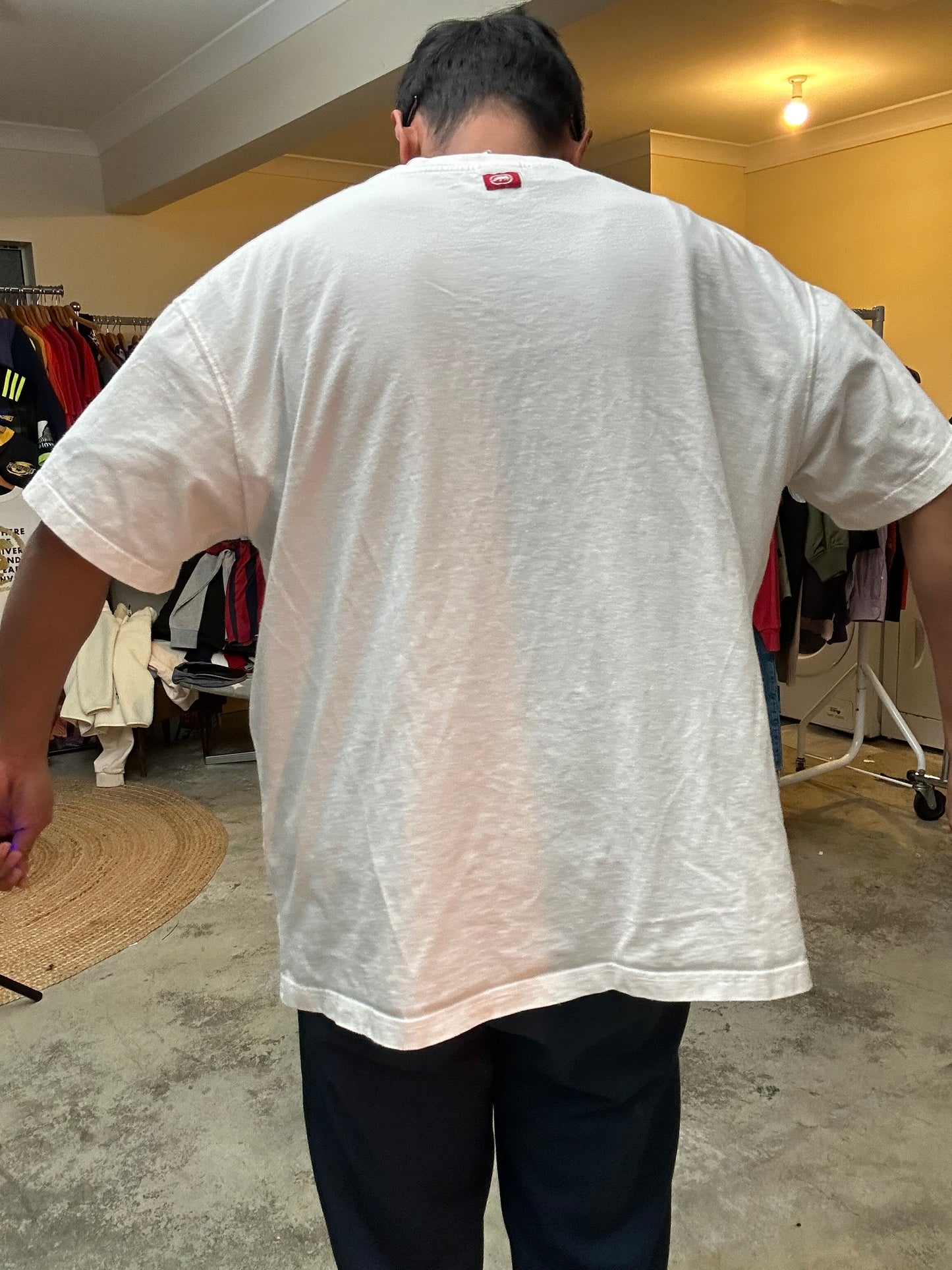 white Ecko Unltd. graphic t-shirt featuring a graffiti-style design 2XL