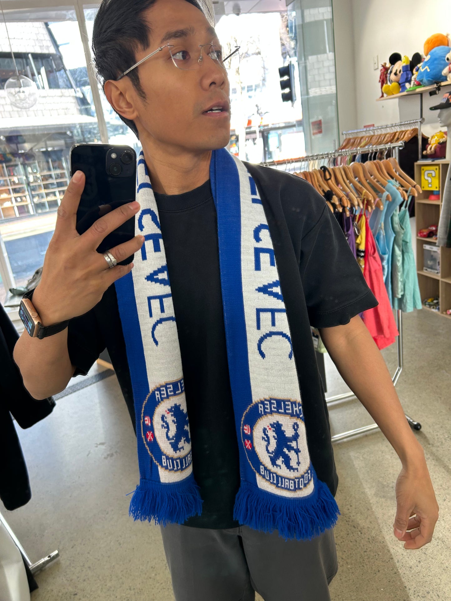 official Chelsea FC bar scarf is knitted with the club crest