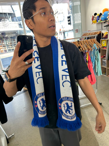 official Chelsea FC bar scarf is knitted with the club crest