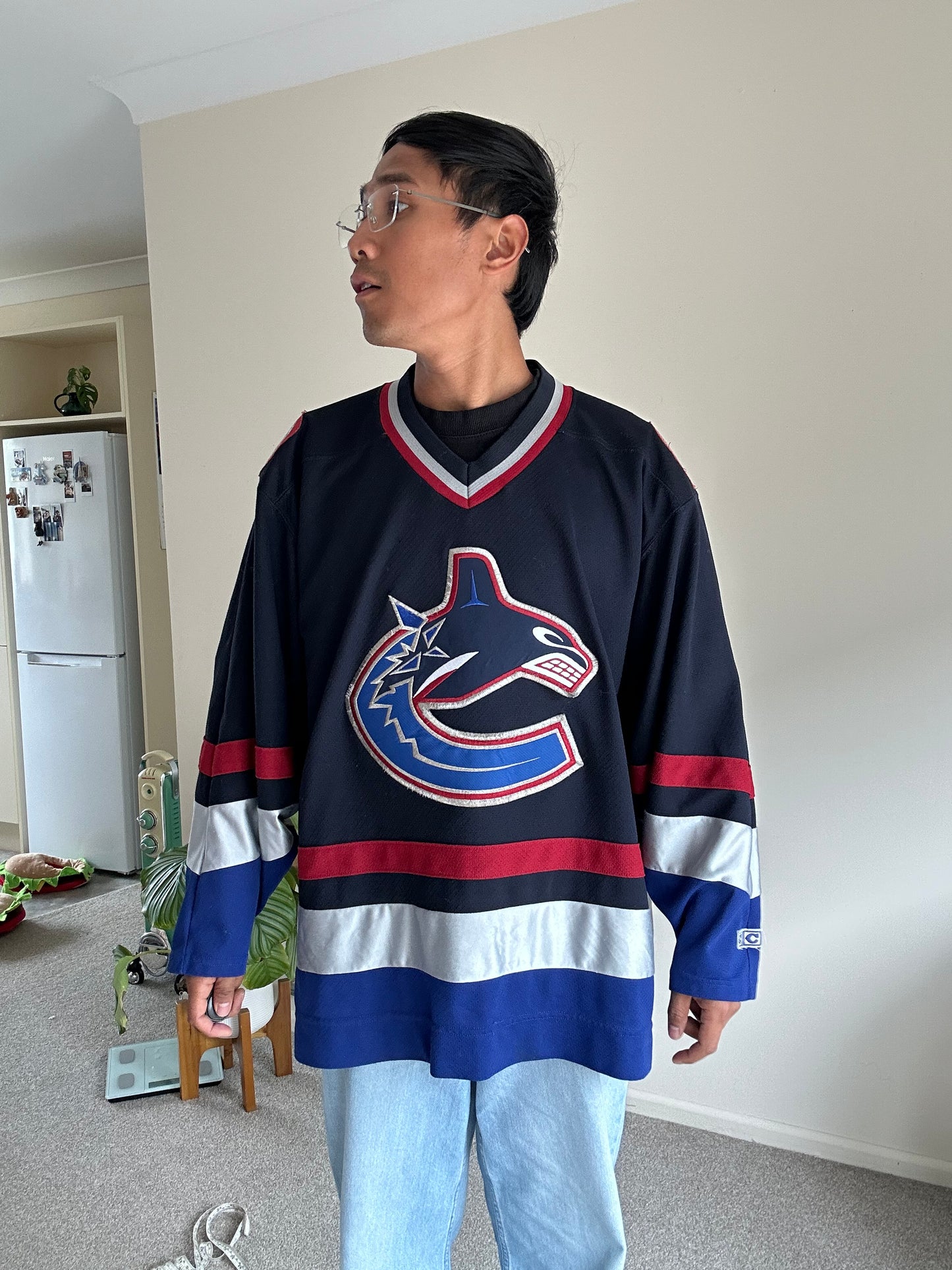vintage Vancouver Canucks CCM hockey jersey Large Navy Blue