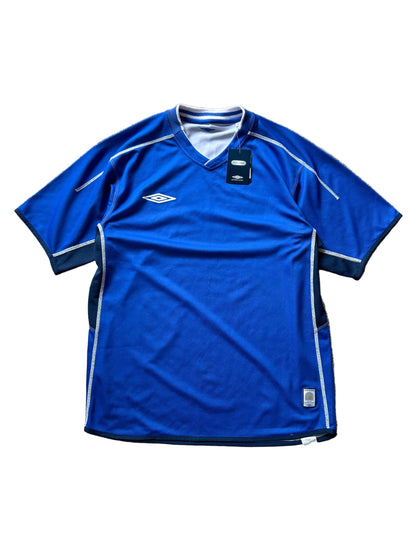 vibrant blue Umbro performance jersey featuring a V-neck design and white piping details XL