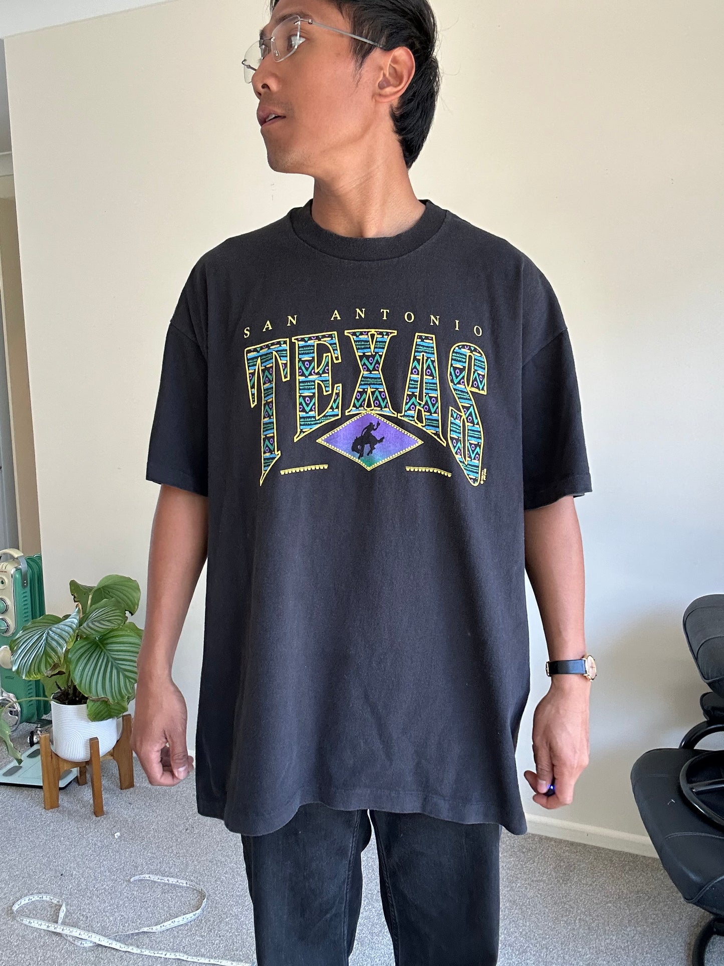 vintage Anvil brand single-stitch t-shirt featuring a "San Antonio Texas" graphic with a cowboy riding a bucking bronco 2XL Black
