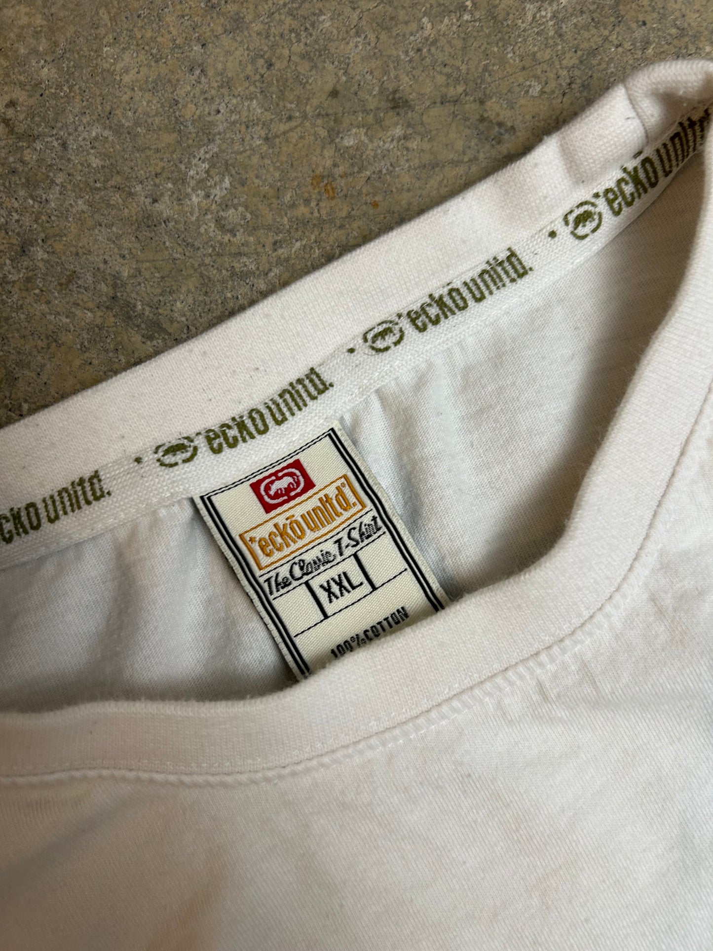 white Ecko Unltd. graphic t-shirt featuring a graffiti-style design 2XL