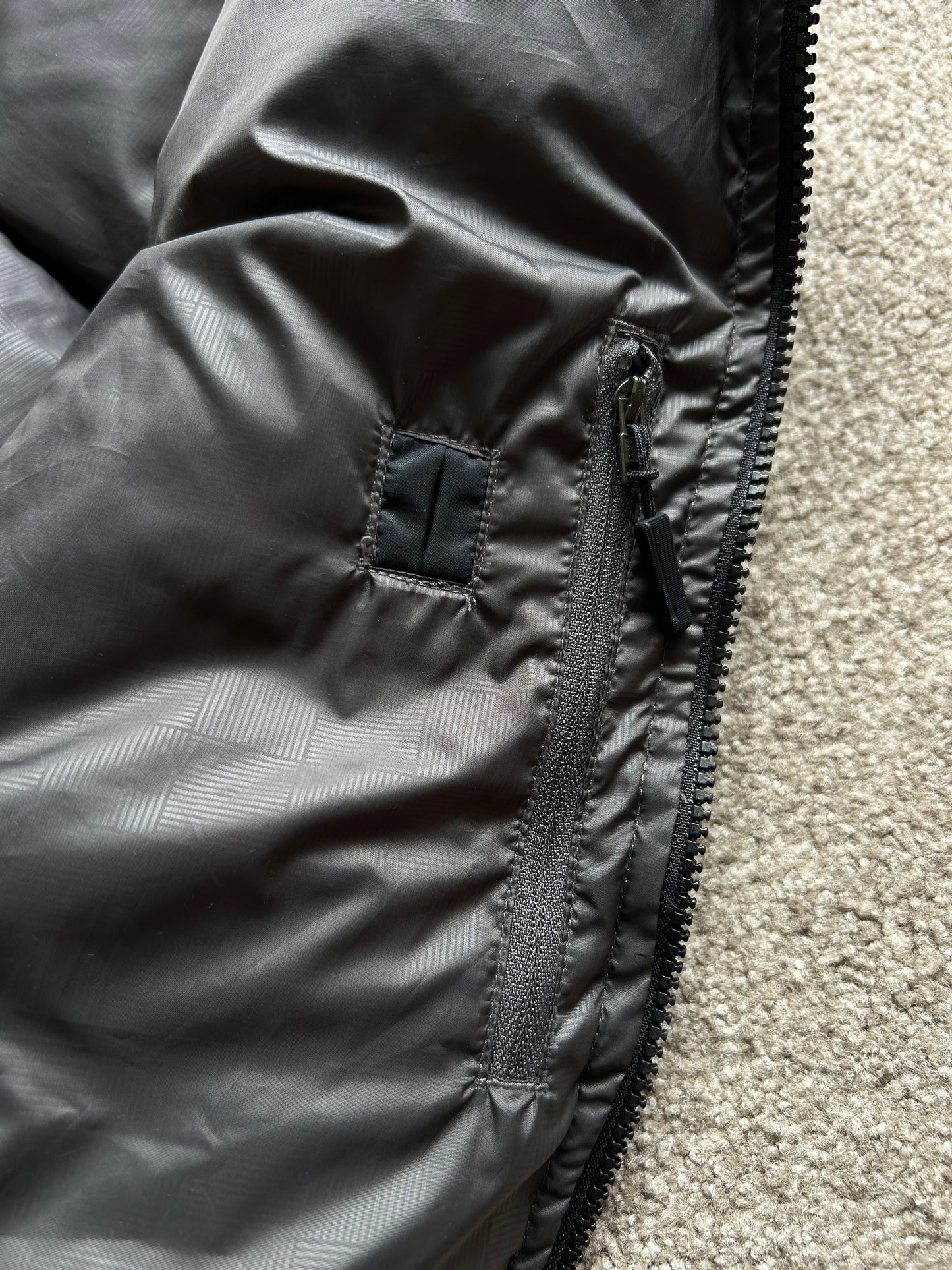 Nike Duck Down Puffer Vest Small Orange Tag Black