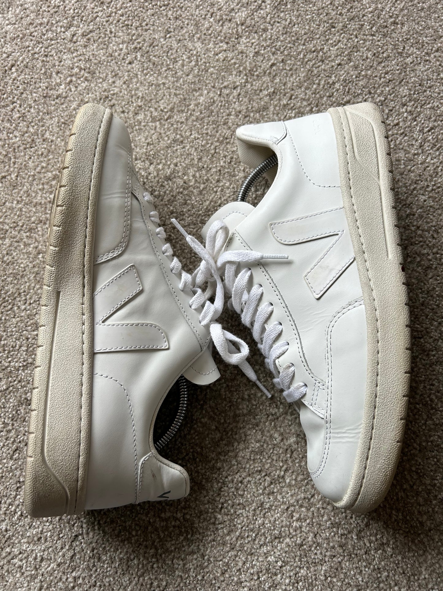 Veja V12 Cream Size 10 Women's 9 Mens