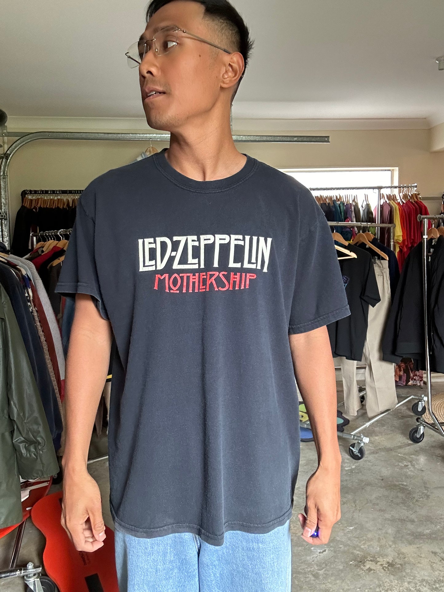 black Led Zeppelin "Mothership" graphic t-shirt featuring a Gildan brand tag Large 2007
