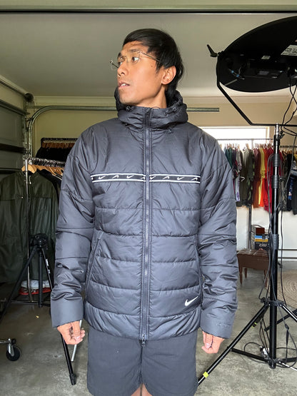 Nike Sportswear Men's Repeat Synthetic-Fill Jacket Therma Fir Medium Black