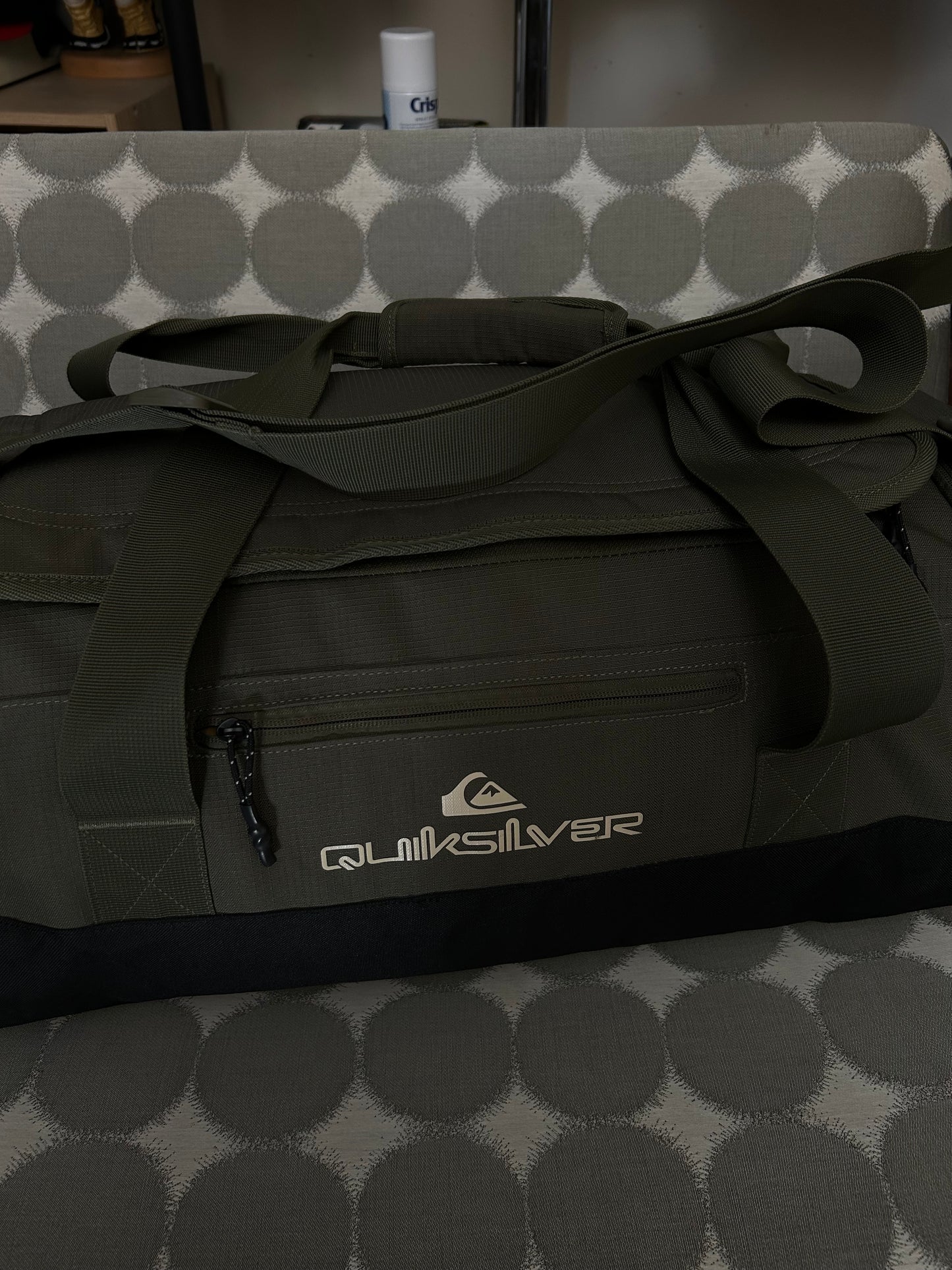 Quiksilver Men's Shelter Duffle Bag in Grape Leaf olive green and black