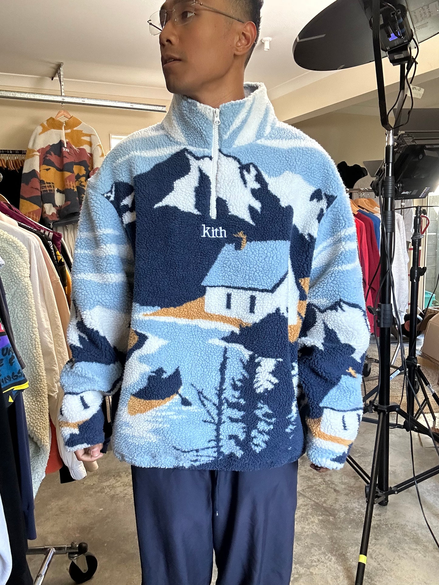 Kith Lakeside Claremont Sherpa Quarter Zip in the Summit colorway, featuring a graphic lakeside scene and a branded quarter-zip closure XL Blue