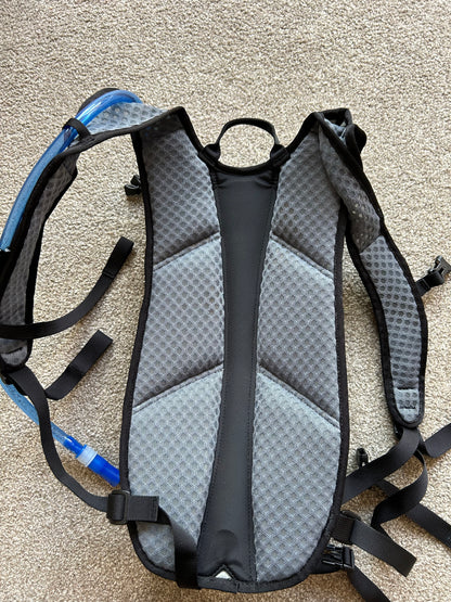 Macpac Amp H2O 2L Hydration Backpack in Black