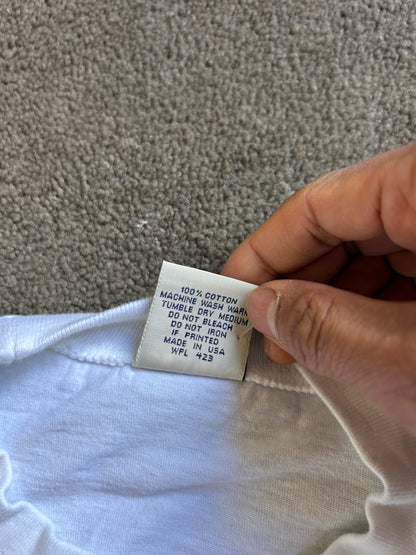 Vintage  Levi's 501 t-shirt features a embroidered "San Francisco, Cal" and "501" graphic across the chest Medium