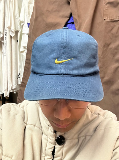Vintage blue Nike cap featuring an embroidered gold swoosh logo Osfa
